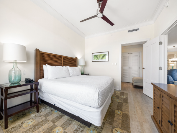 Siesta Key luxury  On Beach Walk to Restaurants & Shopping